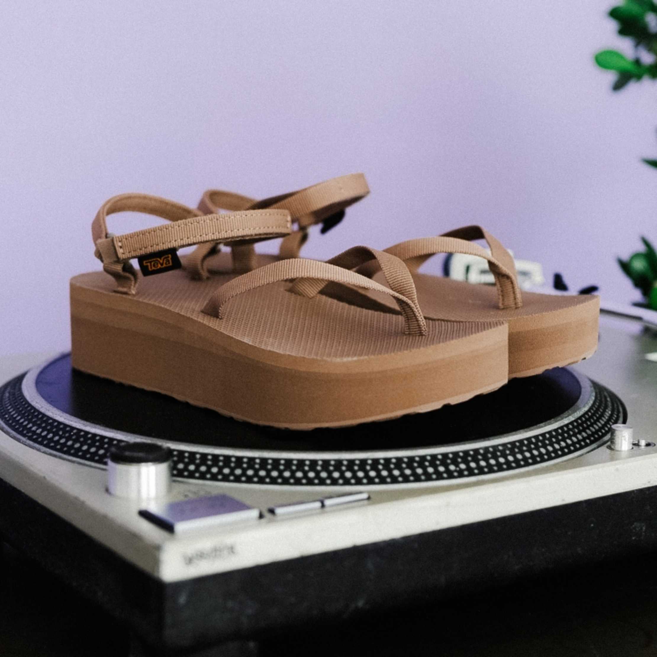 Women's Flatform Slim Sandal 6 Women's Flatform Slim Sandal